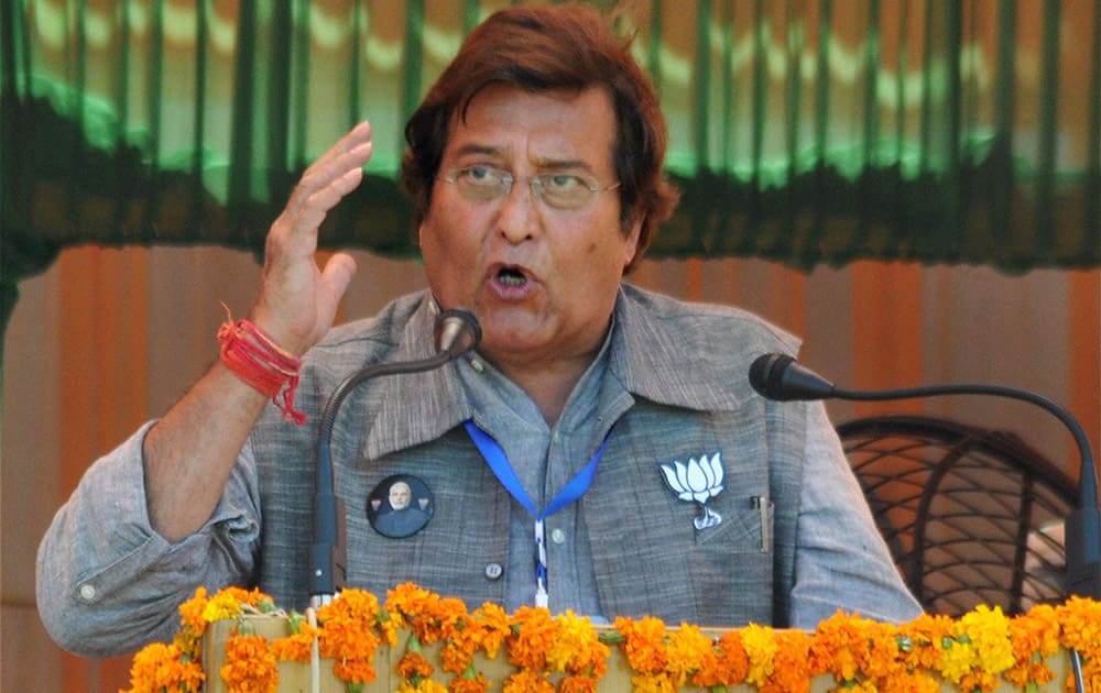 BJP candidate Vinod Khanna addresses an election rally in Pathankot.