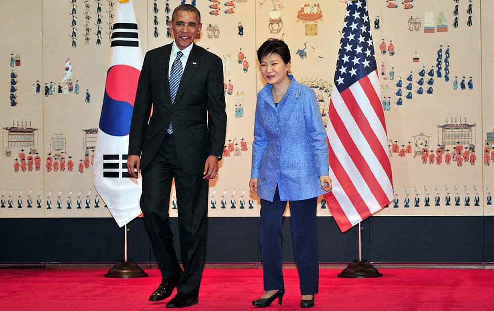 US President Barack Obama and South Korean President Park Geun-hye, pose for a photo during their meeting at the presidential Blue House in Seoul.