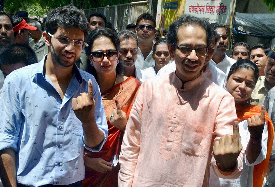 Shiv Sena chief Uddhav Thackeray his wife Rashim and son Aditya with BJP candidate Poonam Mahajan (R) display their inked fingers after casting votes for Lok Sabha polls in Mumbai.