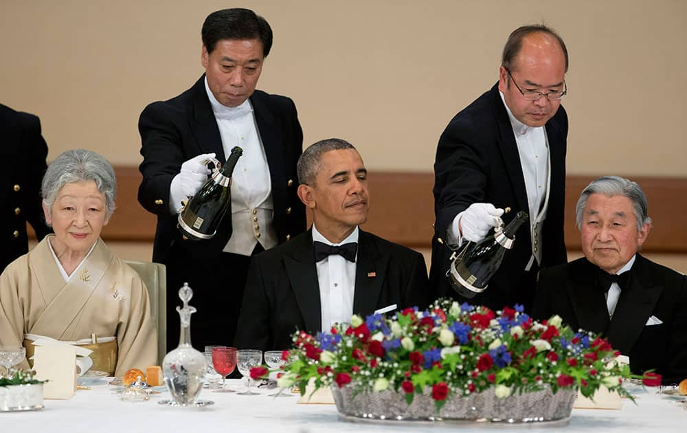 Glasses are filled as President Barack Obama, Japanese Emperor Akihito and his wife Empress Michiko attend the state dinner at the Imperial Palace in Tokyo.