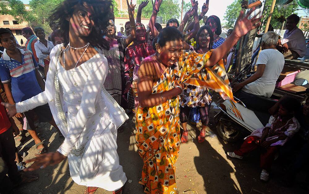 Indian eunuchs dance after Supreme Court’s verdict recognizing third gender category in Nagpur.