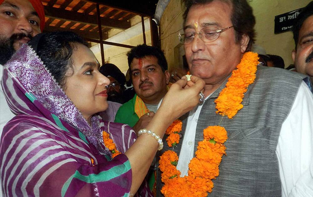 Bollywood star and BJP candidate for Gurdaspur Lok Sabha seat, Vinod Khanna after filling his nomination at Gurdaspur.