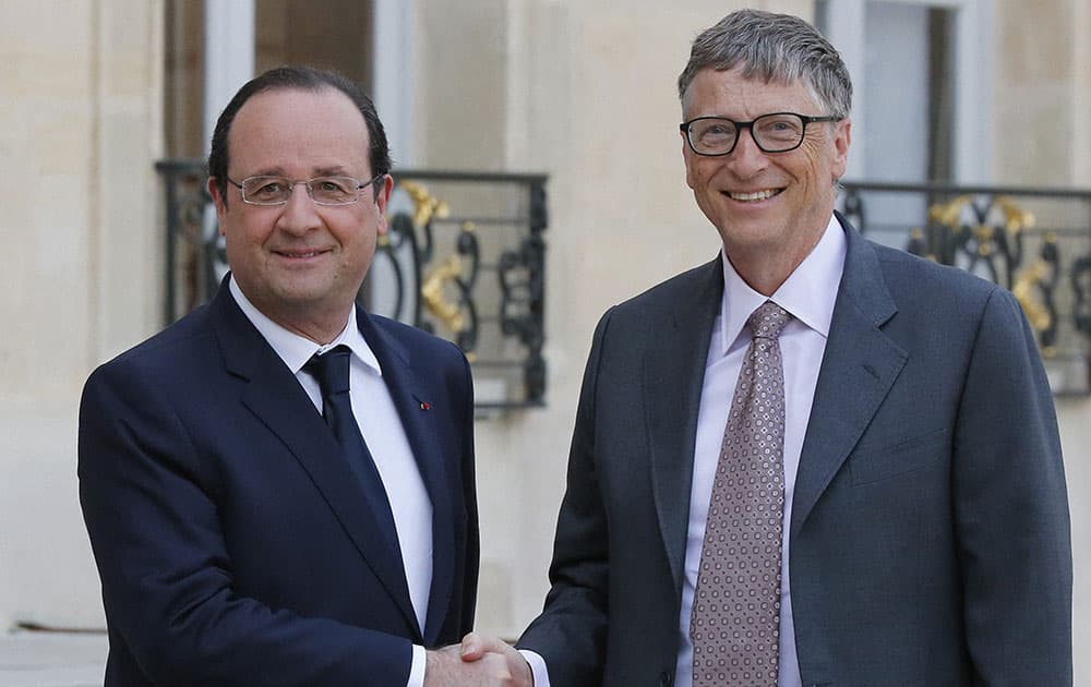 French president Francois Hollande, left, welcomes Microsoft founder and philanthropist Bill Gates, as theypose for photographers prior to a state dinner at the Elysee Palace, in Paris.