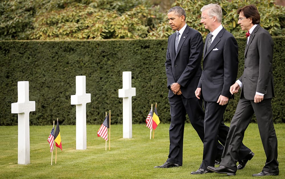 US President Barack Obama walks among gravestones of World War One soldiers with Belgium`s King Philippe and Belgian Prime Minister Elio Di Rupo at the World War One Flanders Field American Cemetery in Waregem, Belgium.