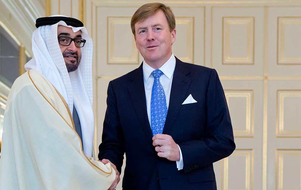 United Arab Emirates Sheikh Abdullah bin Zayed Al Nahyan, left, poses with Dutch King Willem Alexander at royal palace Noordeinde on the last day of the Nuclear Security Summit (NSS) in The Hague, Netherlands.