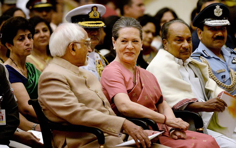 Vice President Hamid Ansari, UPA Chairperson Sonia Gandhi, Defence Minister AK Antony and other dignitaries during Defence Investiture Ceremony at the Rashtrapati Bhavan in New Delhi.