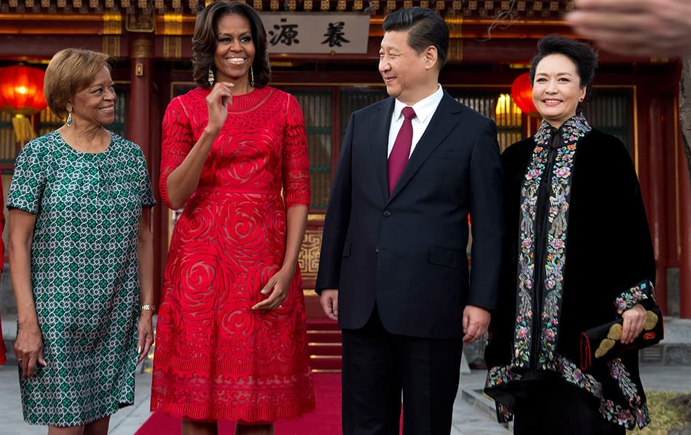 US first lady Michelle Obama, her mother Marian Robinson share a light moment with Chinese President Xi Jinping and his wife Peng Liyuan after a photo session at the Diaoyutai state guesthouse in Beijing, China.