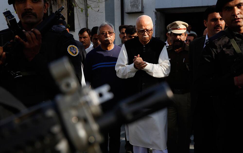 Bharatiya Janata Party (BJP) senior leader Lal Krishna Advani leaves after paying tributes to Khushwant Singh in New Delhi.