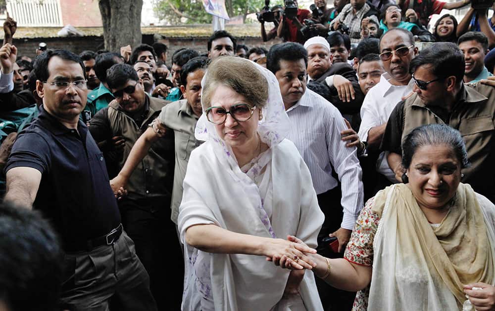 Former Bangladeshi prime minister Khaleda Zia, center, arrives to appear before a court in Dhaka, Bangladesh, Wednesday, March 19, 2014. Zia and other leading opposition figures were indicted in two related corruption cases Wednesday that could further complicate the country`s tense political situation.