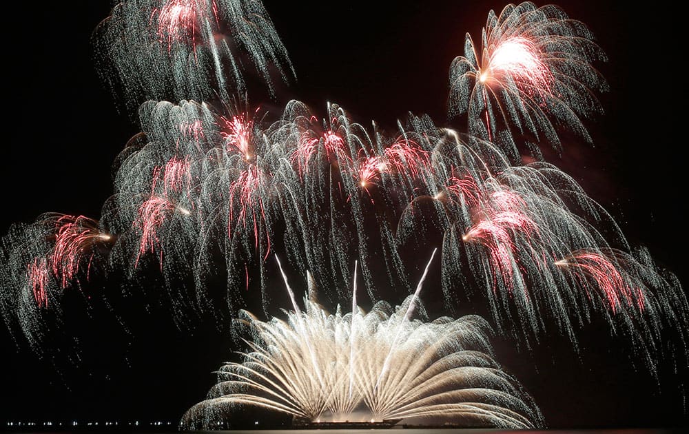 Fireworks from Royal Pyrotechnie of Canada dot the sky on the fifth weekend of the fifth Philippine International Pyromusical Competition at the seaside Mall of Asia at suburban Pasay city, south of Manila, Philippines.