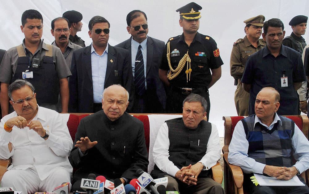 Union Home Minister Sushilkumar Shinde alongwith Chhattisgarh CM Raman Singh and state Governor Shekhar Dutt addressing a press conference on Sukma Naxal attack, in Jagdalpur.
