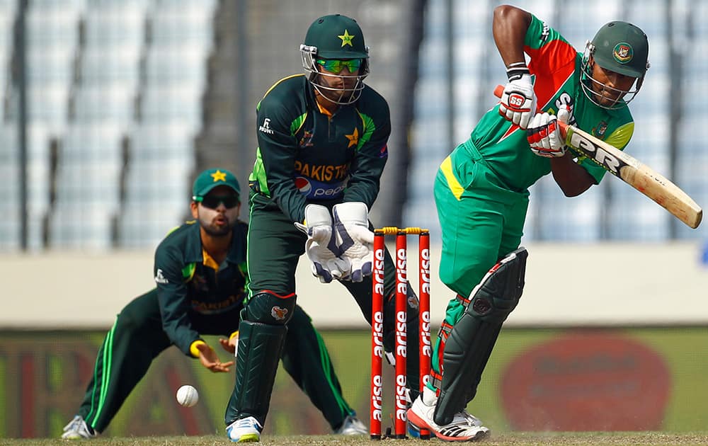 Bangladesh`s Imrul Kayes bats in front of Pakistan’s wicketkeeper Umar Akmal during their Asia Cup one-day international cricket tournament in Dhaka, Bangladesh.