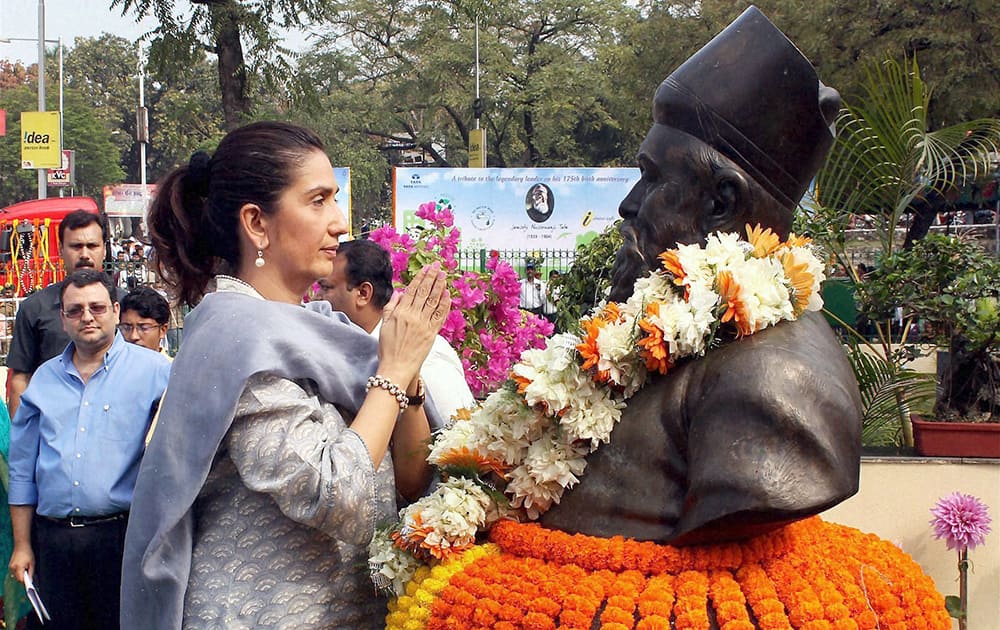 Tata Group Chairman Cyrus Mistrys` wife Rohiqa Mistry pays floral tribute at the bust of Tata Steel founder J N Tata on his 175th birth anniversary at Tata Steel works in Jamshedpur.