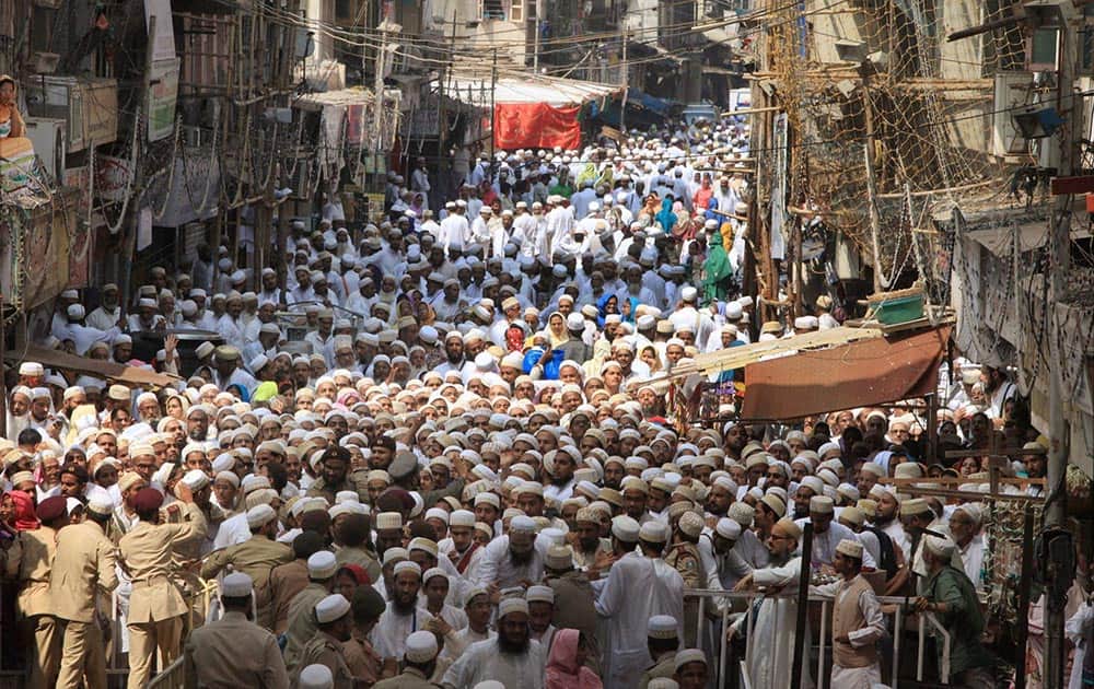 People of the Dawoodi Bohra community take part in a final prayer after a 40 days mourning period ended after Syedna Mohammed Burhanuddin passed away, in Mumbai.