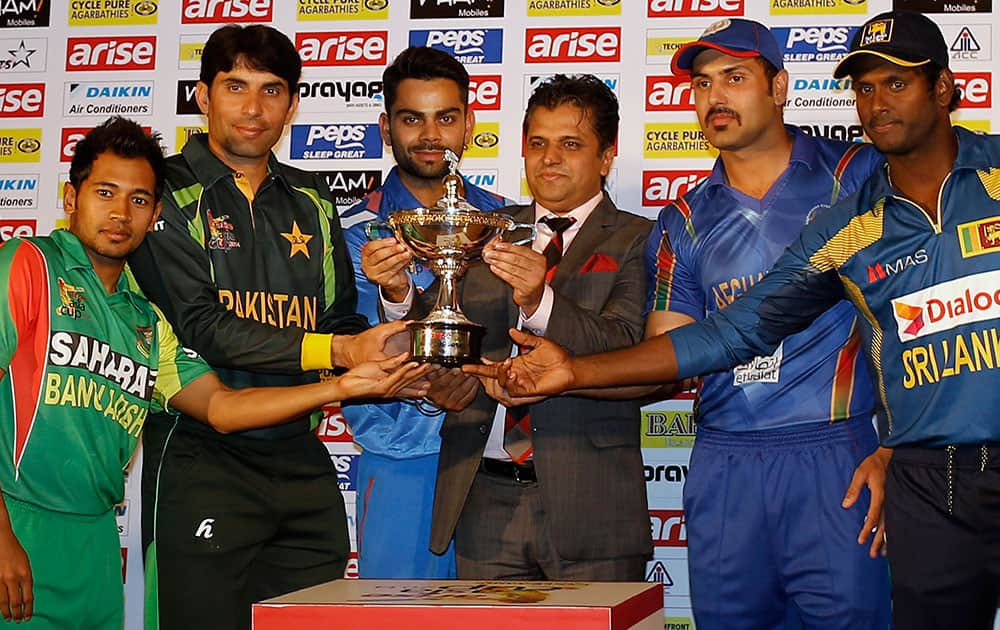 Bangladesh cricket team captain Mushfiqur Rahim, left, Pakistan cricket team captain Misbah-ul-Haq, second left, India cricket team captain Virat Kohli, third left, Afghanistan cricket team captain Mohammad Nabi, second right and Sri Lanka cricket team captain Angelo Mathews right, pose with the trophy ahead of the Asia Cup tournament in Dhaka, Bangladesh.