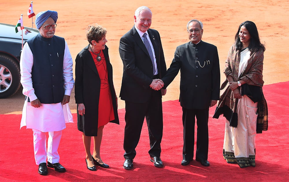 Indian President Pranab Mukherjee, second right, shakes hand with Canada’s Governor General David Johnston, as Indian Prime Minister Manmohan Singh, left, Governor General’s wife Sharon Johnston and Indian president’s daughter Sharmistha Mukherjee, look on during Johnston ceremonial reception at the Indian presidential palace, in New Delhi.