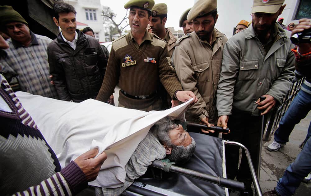 Pakistani prisoner Showkat Ali is carried on a stretcher to be shifted to a government medical college hospital in Jammu. Officials at a jail in the Kashmir said the Pakistani prisoner has committed suicide. Ali was arrested in 2011 after he crossed into Indian territory.