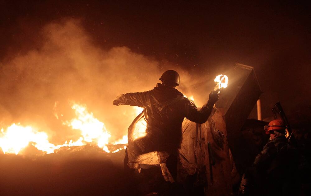 Anti-government protesters clash with riot police in Kiev`s Independence Square, the epicenter of the country`s current unrest, in Ukraine.