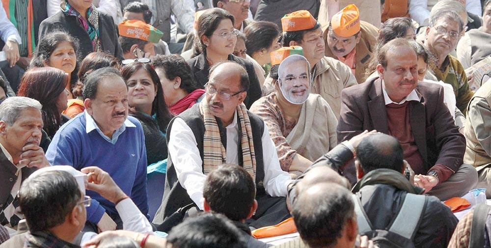Delhi BJP President Vijay Goel along with Harsh Vardhan and other party workers protesting against Aam Admi Party at Jantar Mantar in New Delhi.