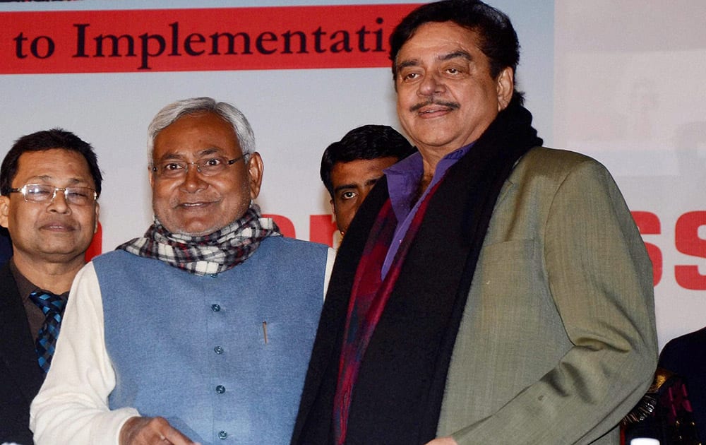 Bihar Chief Minister Nitish Kumar along with BJP leader Shatrughan Sinha at 57th All India Congress of Obstetric and Gynecology Society conference in Patna.