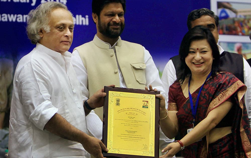 Union Rural Development minister Jairam Ramesh present the award during a Sammelan on the occasion of 9th Mahatma Gandhi NREGA Divas in New Delhi on Sunday. Minister of State Pradeep Kumar Jain ‘Aditya’ is also seen.