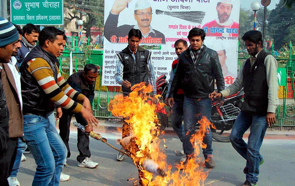 Samajwadi Party activists burning and effigy of Delhi Chief Minister Arvind Kejriwal during a protest against his remarks on Mulayam Singh Yadav in Allahabad.