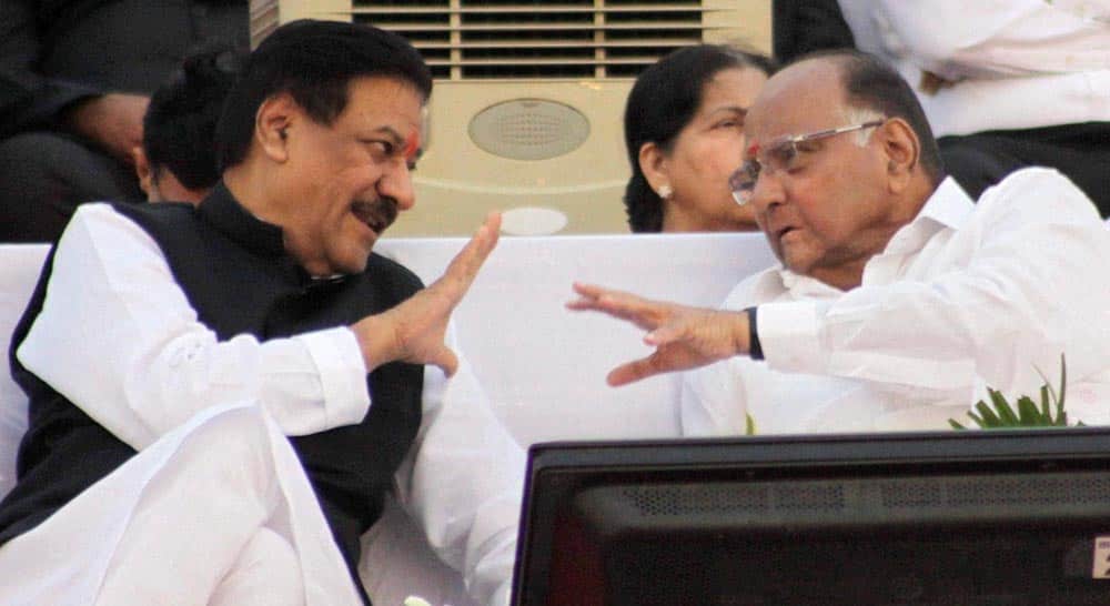 Union Agriculture Minister Sharad Pawar with Chief Minister of Maharashtra Prithiviraj Chavan during the National Food Security Act launch function in Mumbai.