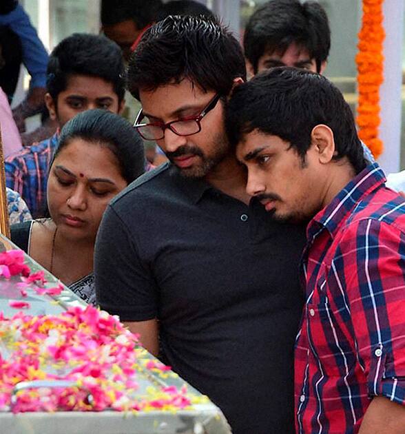 Family members and relatives mourn near the mortal remains of legendary actor Akkineni Nageswara Rao who passed away in Hyderabad.