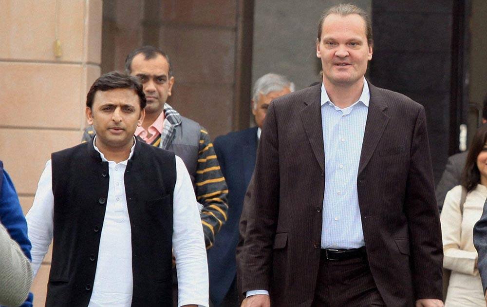 Uttar Pradesh Chief Minister Akhilesh Yadav with Word Bank Country Director in India Oano Ruhul in Lucknow on Thursday at the launch of second phase of water sector restructuring project in the state.