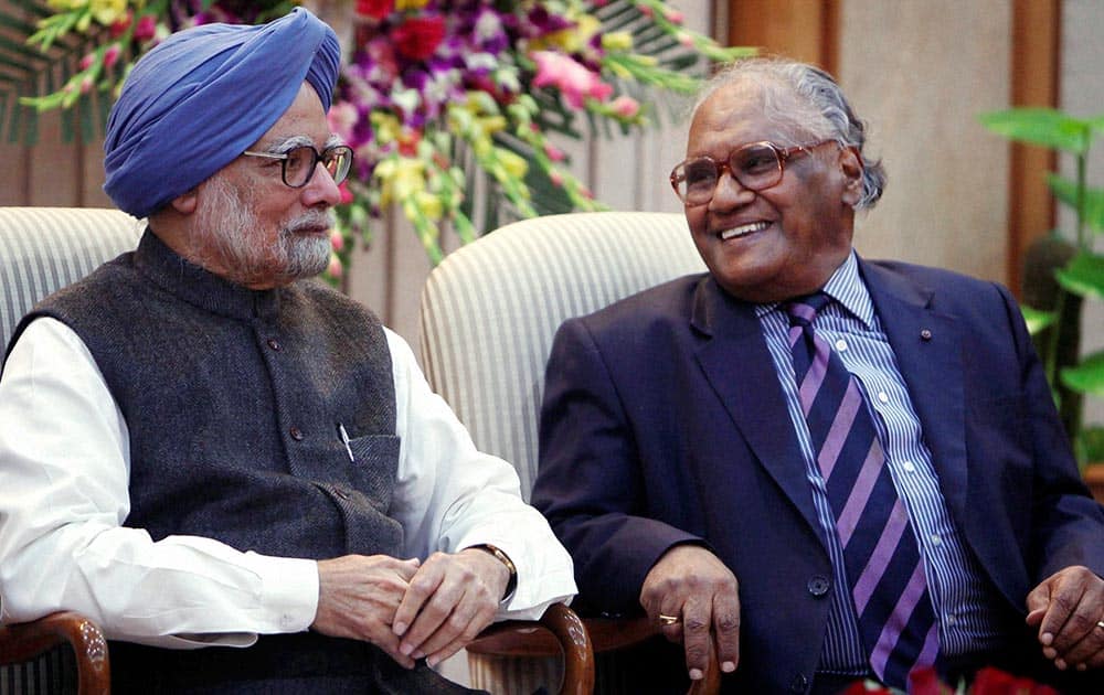 Prime Minister Manmohan Singh with Bharat Ratna awardee Prof CNR Rao during a felicitation function for the latter at 7RCR in New Delhi.