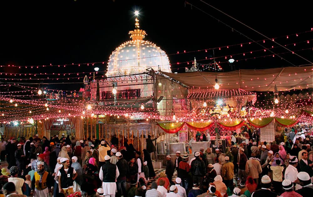 Muslim Devotees rush at the Shrine of Sufi Saint Khwaja Moinuddin Chishti on the eve of Jashne Eid Miladunnabi in Ajmer.