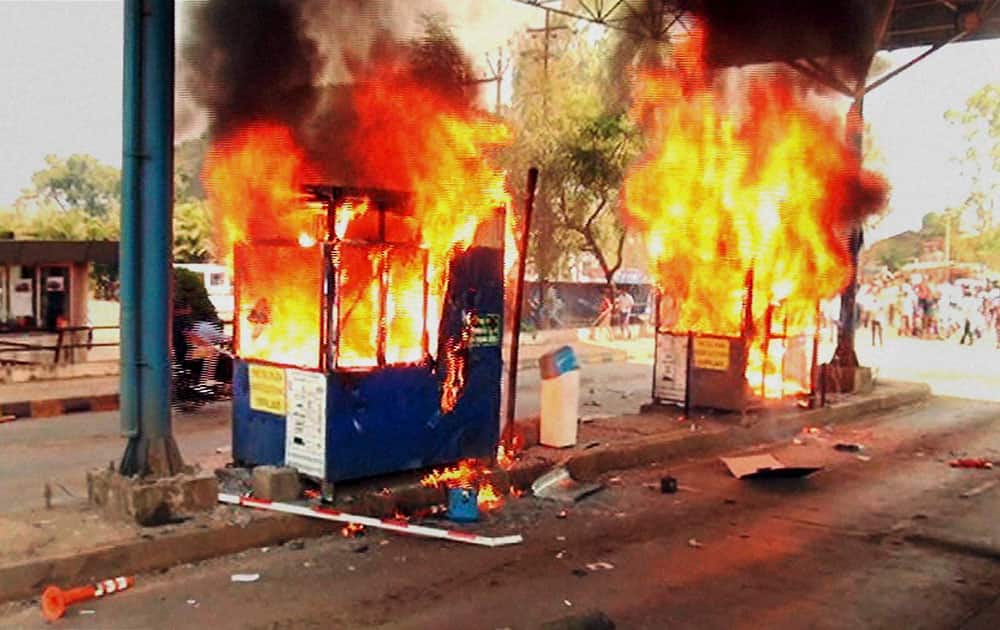 A toll booth was burnt and five others vandalised when the anti-toll agitation took a violent turn in Kolhapur, Maharashtra.