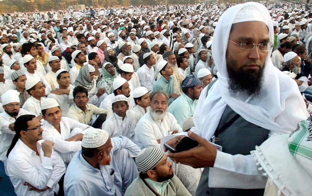 Members of Jamiat Ulema-I-Hind gathered for Peace,solidarity,democracy,and unity for all Region at Azad Maidan in Mumbai.