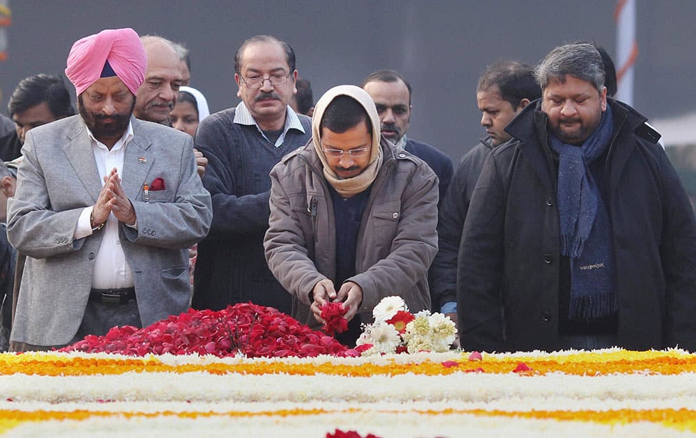 Delhi Chief Minister Arvind Kejriwal paying homage to former Prime Minister the late Lal Bahadur Shastri on the occasion of his 48th death anniversary in New Delhi.