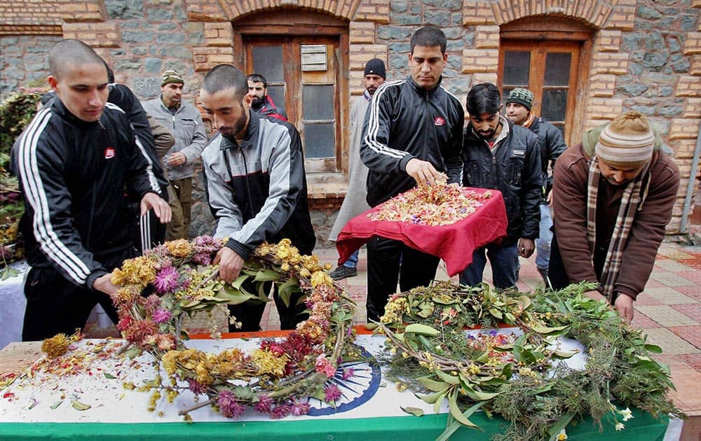 Policemen paying floral tribute to ASI Kafeel Ahmad who lost his life in a militant attack at Sopore, during wreath laying ceremony at district police lines in Srinagar.