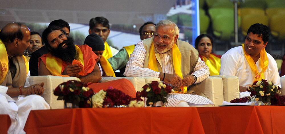 Narendra Modi was chief guest at the foundation day ceremony of yoga guru Baba Ramdev`s Bharat Swabhiman Trust, at Delhi`s Talkatora Stadium. (Pic Courtesy: DNA)