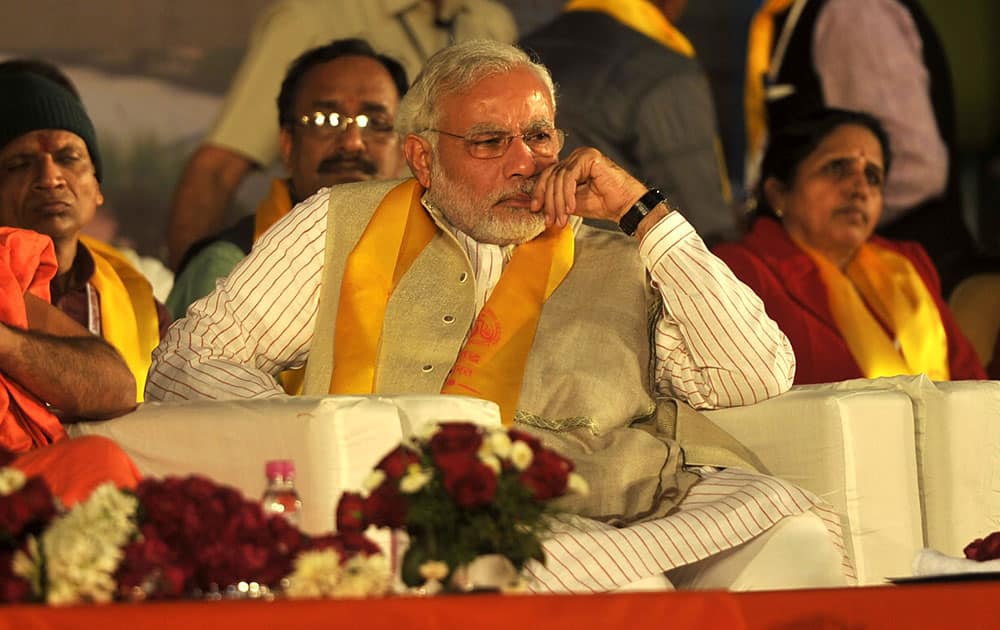 Narendra Modi was chief guest at the foundation day ceremony of yoga guru Baba Ramdev`s Bharat Swabhiman Trust, at Delhi`s Talkatora Stadium. (Pic Courtesy: DNA)