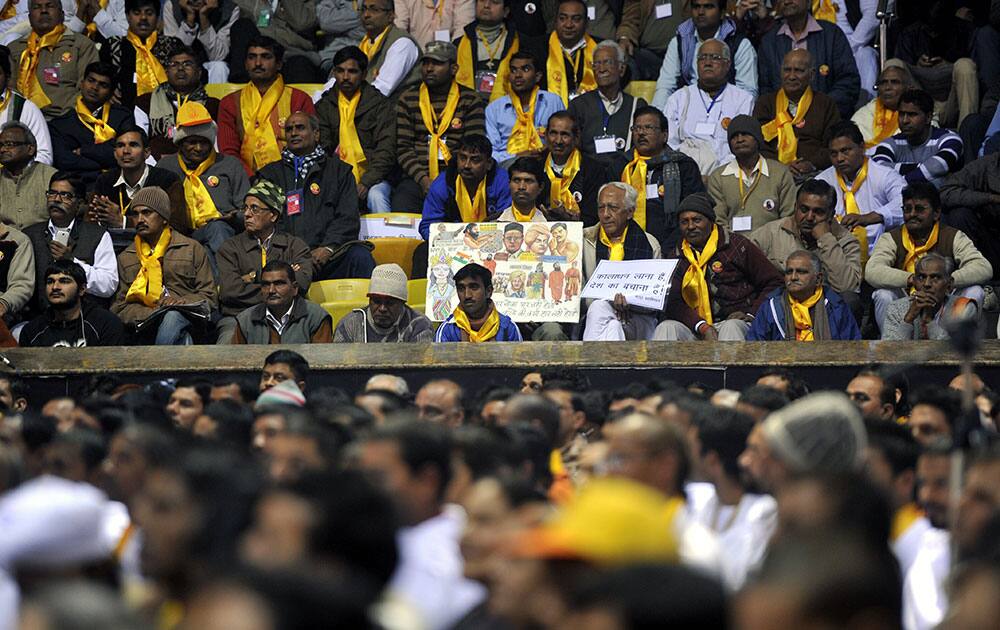 Narendra Modi was chief guest at the foundation day ceremony of yoga guru Baba Ramdev`s Bharat Swabhiman Trust, at Delhi`s Talkatora Stadium. (Pic Courtesy: DNA)