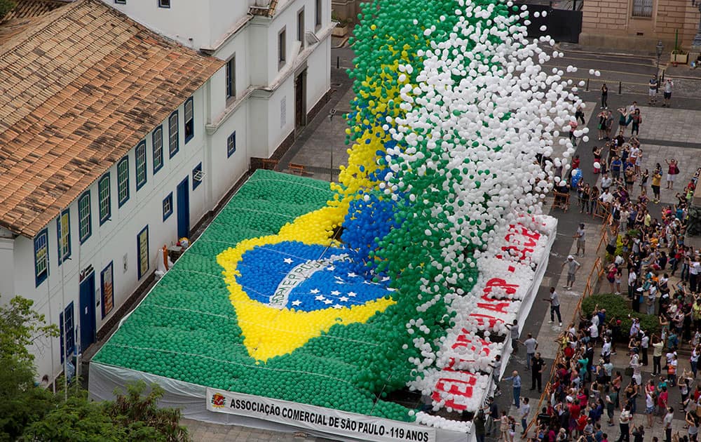 Members of Sao Paulo`s Commerce Association release thousands of balloons with the color of the Brazilian flag to celebrate the end of the year in downtown Sao Paulo, Brazil.