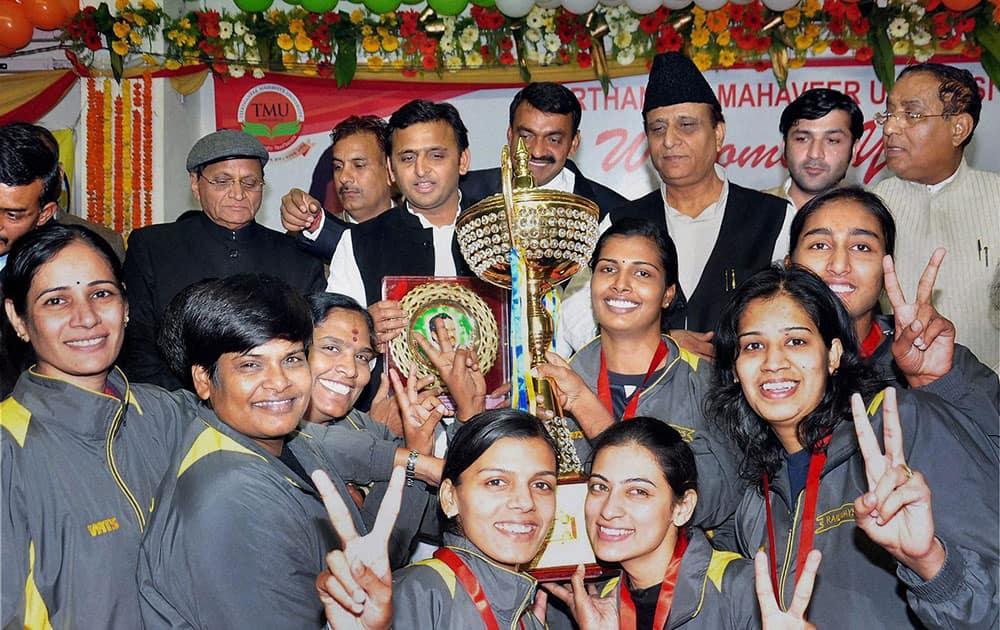 UP Chief Minister Akhilesh Yadav presents trophy to women`s railway team in the 62nd Senior National Volleyball Championship in Moradabad.