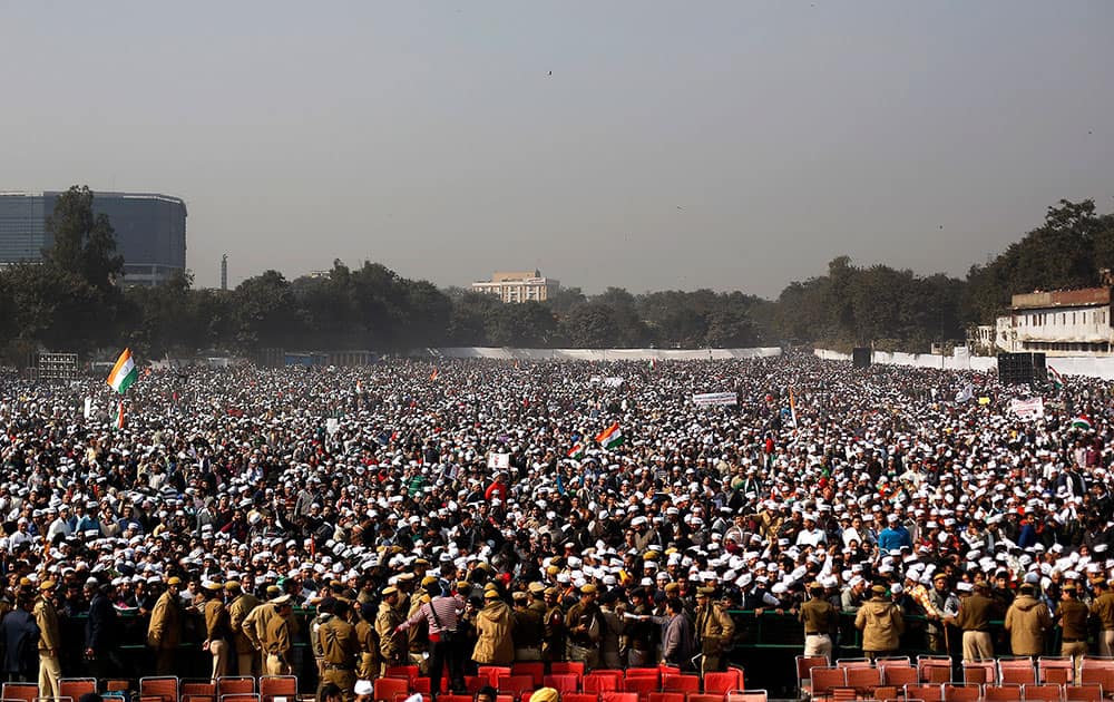 Tens of thousands of supporters of Aam Aadmi Party, or Common Man`s Party, gather to witness the swearing-in ceremony of party leaders in New Delhi.