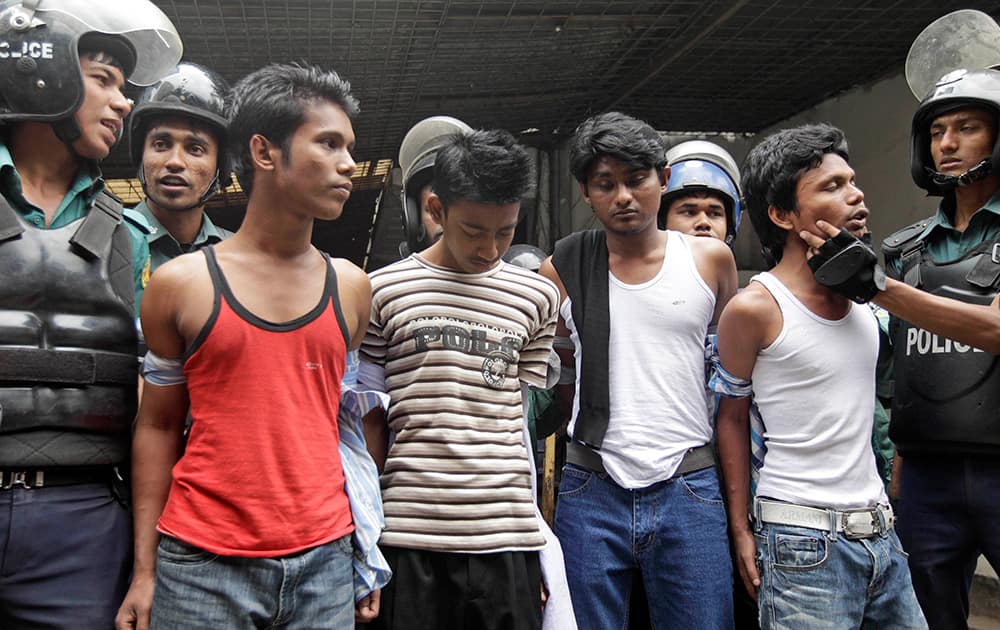 Bangladeshi policemen detain activists of the banned Islamic group Hizb-ut Tahrir on a street in Dhaka, Bangladesh.