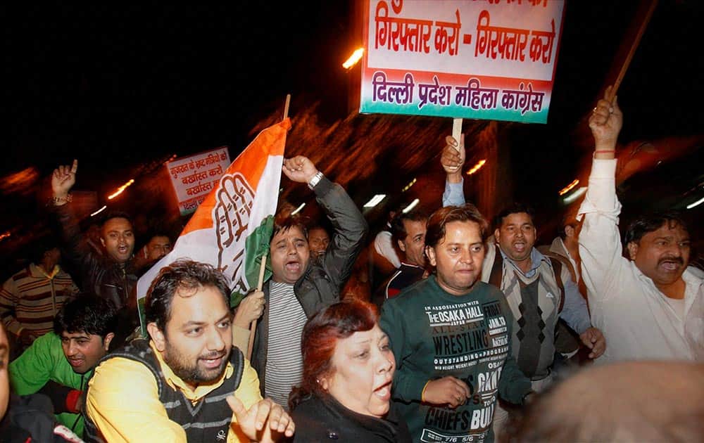 Congress workers protest to removal of corrupt Gujrat state ministers at BJP National president Rajnath Singh`s residence in New Delhi.