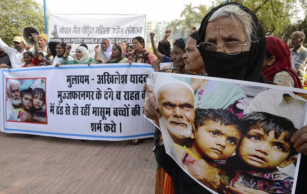 Social activists protest against Samajwadi Party Supremo Mulayam Singh Yadav and UP Chief Minister Akhilesh Yadav, over muzaffarnagar riots and children`s death due to cold in relief camps, in Bhopal.