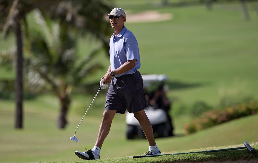 President Barack Obama walks up to the 18th green at Mid-Pacific County Club in Kailua, Hawaii.