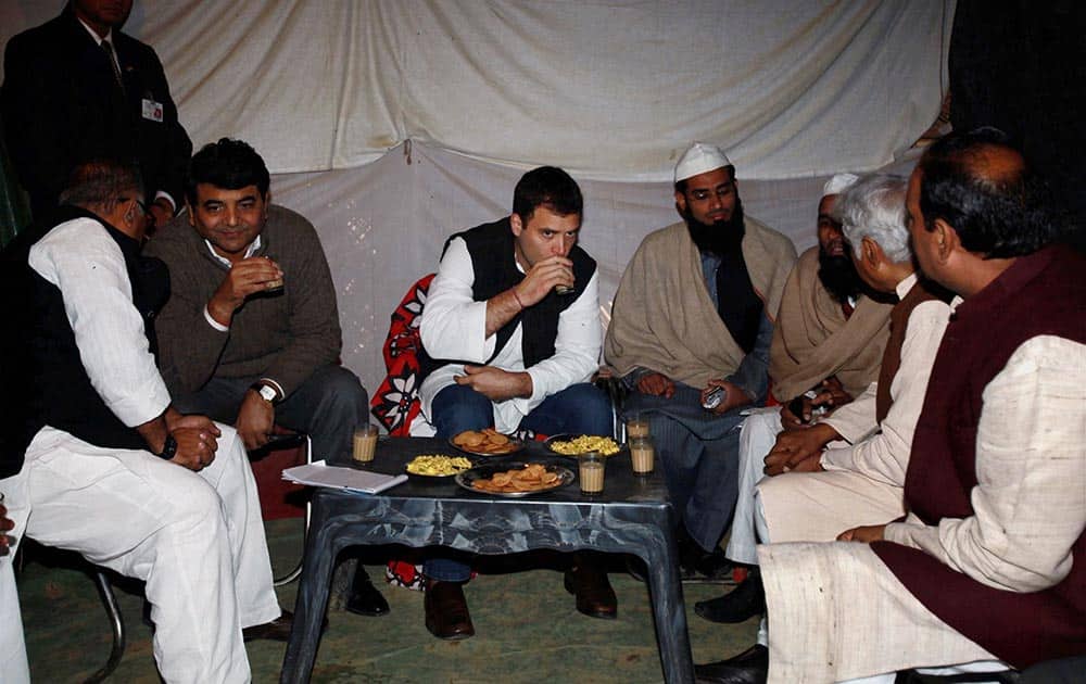 AICC Vice President Rahul Gandhi having tea with the residents of Muzaffarnagar Victim Family Camp in Samli.