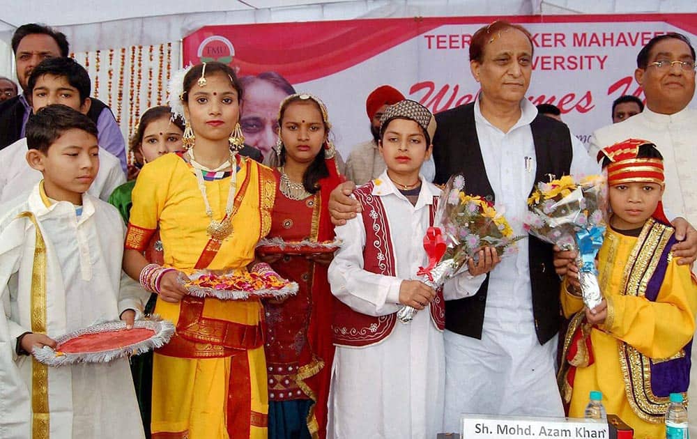 UP minister Mohd Azam Khan honours artists at the inauguration of 62nd Senior National Volleyball Championship tournament in Moradabad.