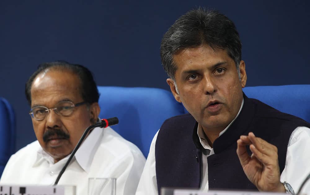 Union Minister for Petroleum & Natural Gas, M. Veerappa Moily and Union I&B Minister Manish Tewari during press conference in New Delhi.