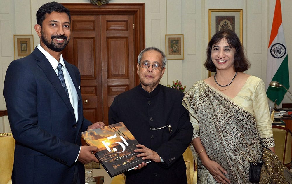 Author Lt. Cdr Abhilash Tomy and co-author Lynn De Souza presenting a copy of the book ‘151’ to the President Pranab Mukherjee at Rashtrapati Bhavan in New Delhi.