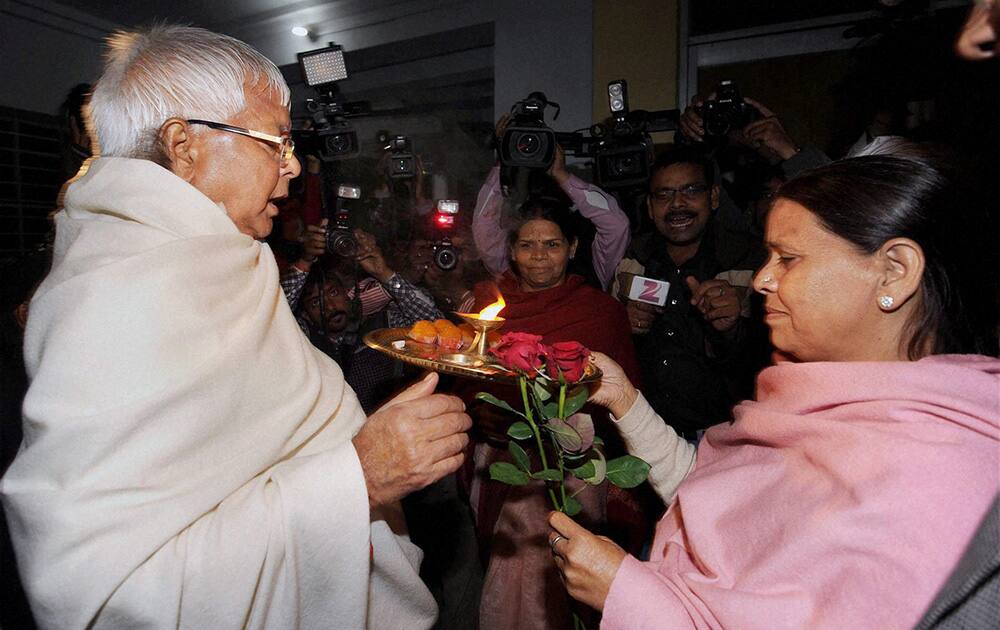 RJD chief Lalu Prasad Yadav being welcomed by his wife and former Bihar chief minister Rabri Devi on his arrival in Patna.
